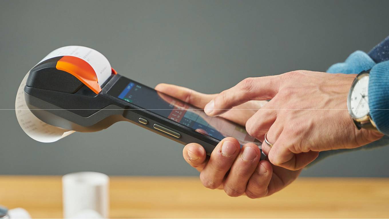 A handhold thermal printer